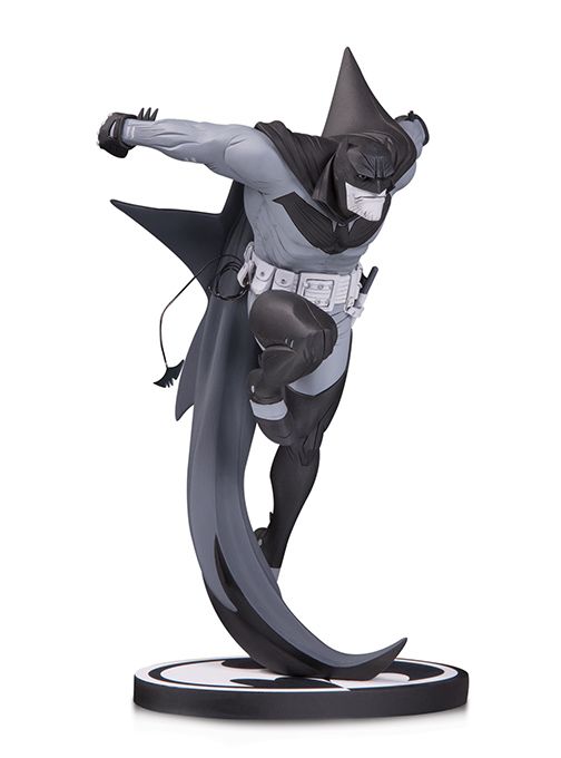 BATMAN BLACK & WHITE: WHITE KNIGHT BATMAN BY SEAN MURPHY STATUE