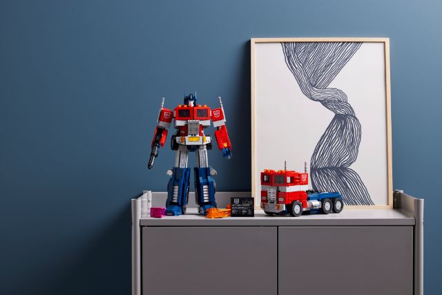 LEGO Optimus 18