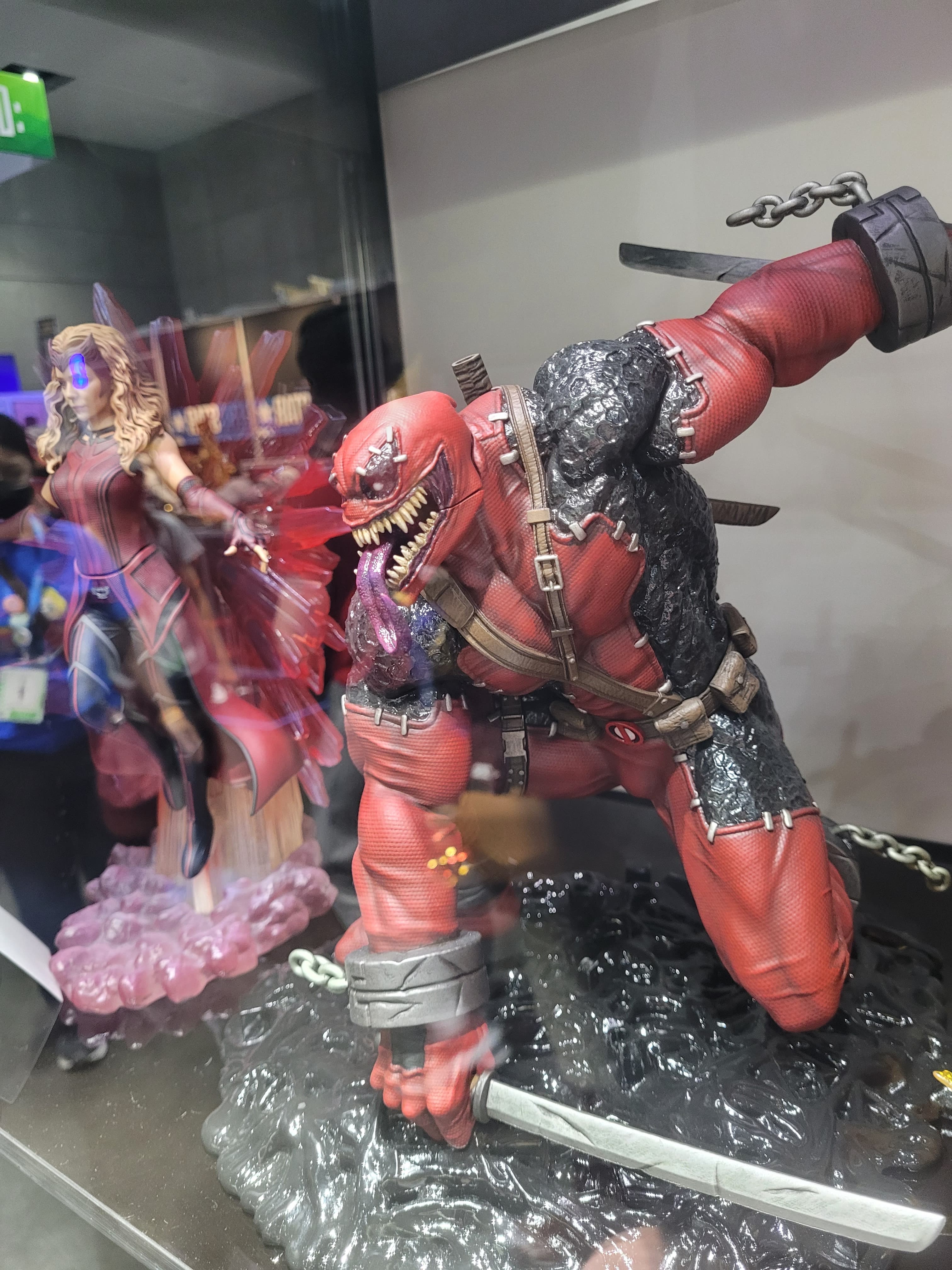 Venompool statue 2