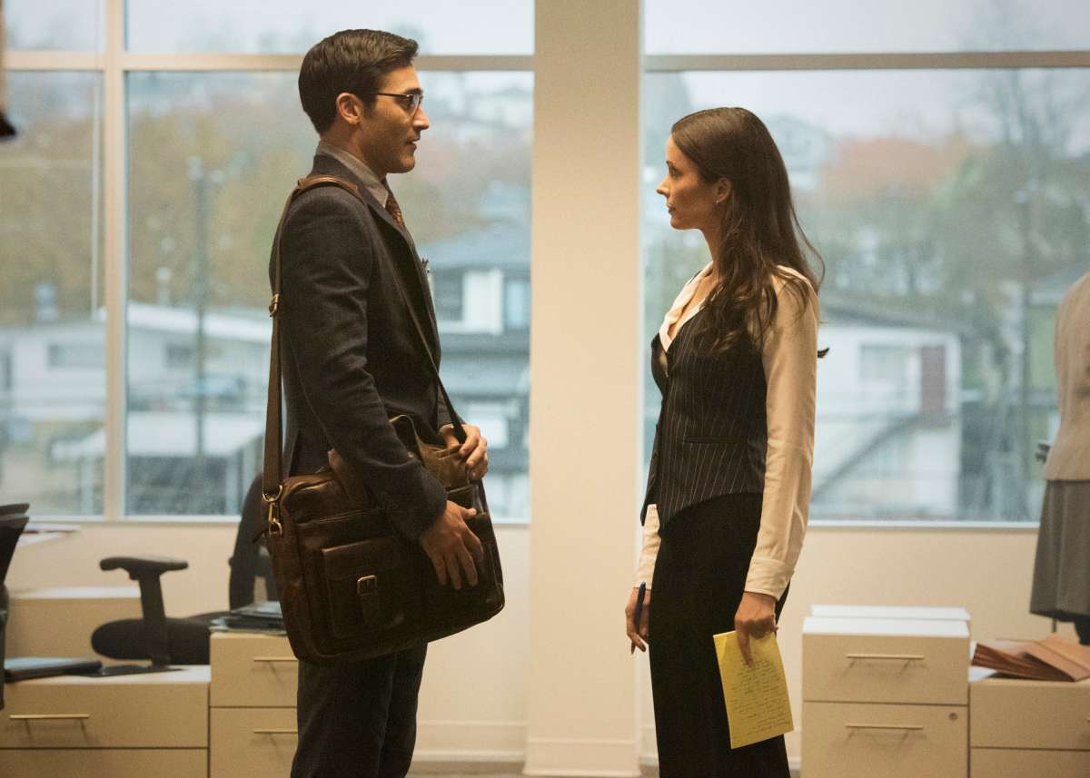 Tyler Hoechlin as Clark Kent and Elizabeth Tulloch's Lois